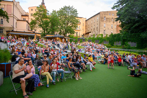 Starówka Jazz Festival - 14.07.2023 - Koncert zespołu QL Dixie Band. Publiczność.