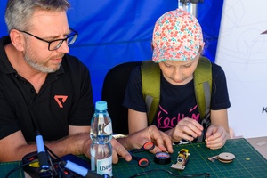 Festiwal Nauki i Techniki - Dzień II - mali naukowcy w namiotach Strefy Nauki i Techniki