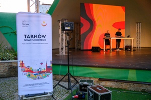 Festiwal Nauki i Techniki - Dzień II - koncert duetu Skalpel z wizaulizacjami w tle w Amfiteatrze