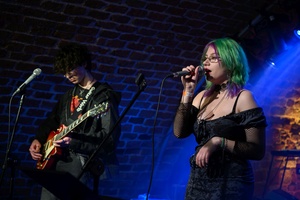 Koncert S.M.Rock - 14.03.2023 - Scena S.M.Rock w akcji - Uczniowie występują.