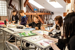 Wakacje z otwARTą: Warsztaty animacji poklatkowej - Uczestnicy podczas warsztatów - praca nad animacją.