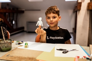 Wakacje z otwARTą: Warsztaty animacji poklatkowej - Uczestnicy podczas warsztatów - praca nad animacją.