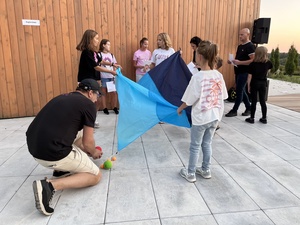Piknik 13. Dzielnicy - Uczestnicy pikniku podczas Olimpiady na górce.