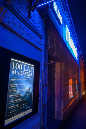 100-lecie kina Marzenie - koncert Voice Band i Ewelina Flinta - Wejście do kina Marzenie