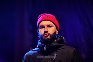 Sylwester na tarnowskim Rynku - Galeria II - Na scenie trębacz Zespołu Sylwestrowego Wojtek Szela