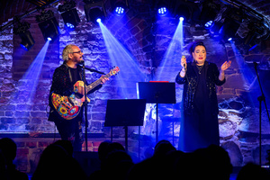 Koncert świąteczny: Mika Urbaniak & Victor Davies - Mika Urbaniak & Victor Davies na scenie Piwnic TCK