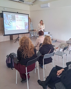 Dzień Kobiet w Dom.Ku - Uczestniczki Dnia Kobiet podczas wykładu