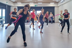 Dzień Kobiet w Dom.Ku - Uczestniczki Dnia Kobiet odczas warsztatów z Agatą Dudą