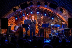 Koncert jazzowy: New Bone - Zespół New Bone w trakcie wykonania utworu na żywo.