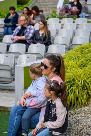 Koncert Chóralne Majówki: Chór GOS.pl - Publiczność w oczekiwaniu na koncert