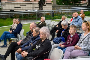 Koncert Chóralne Majówki: Chór GOS.pl - Amfiteatralna publiczność zasłuchana podczas koncertu