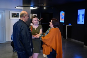 39. TNF - Dzień 2 (31.05.2025) - Festiwalowa publiczność w hallu kina przed projekcją "Sezonów"