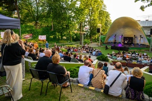 ZDEARZENIA 2025: Renata Przemyk - Amfiteatralna publiczność podczas koncertu