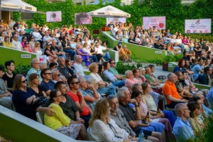 ZDEARZENIA 2025: Renata Przemyk - Amfiteatralna publiczność podczas koncertu