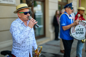 Starówka Jazz Festival 2025 - Koncert I - Rozpoczęcie parady nowoorleańskiej na tarnowskim rynku.