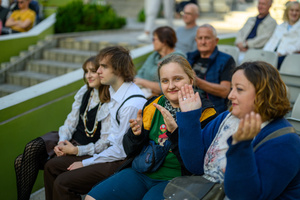 Starówka Jazz Festival 2025 - Koncert I - Publiczność podczas parady nowoorleańskiej.