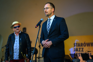 Starówka Jazz Festival 2025 - Koncert I - Prezydent miasta Tarnowa - Jakub Kwaśny - otwierający XVIII edycję Starówka Jazz Festival