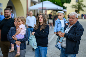 Starówka Jazz Festival 2025 - Koncert I - Publiczność podczas parady nowoorleańskiej.