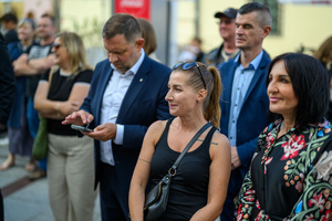 Starówka Jazz Festival 2025 - Koncert I - Publiczność podczas parady nowoorleańskiej.
