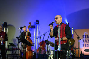 Starówka Jazz Festival 2025 - Koncert I - Na scenie tarnowskiego amfiteatru Five O'Clock Orchestra