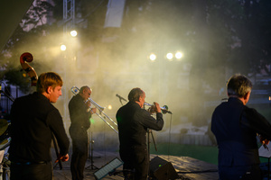 Starówka Jazz Festival 2025 - Koncert I - Na scenie tarnowskiego amfiteatru Five O'Clock Orchestra