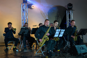 Starówka Jazz Festival 2025 - Koncert I - Na scenie tarnowskiego amfiteatru Rhythm Kings Big Band