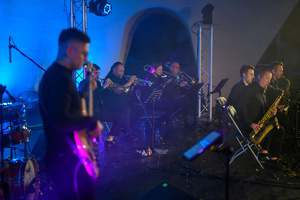 Starówka Jazz Festival 2025 - Koncert I - Na scenie tarnowskiego amfiteatru Rhythm Kings Big Band