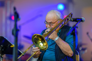 Starówka Jazz Festival 2025 - Koncert II - Old Boys Band na scenie amfiteatru letniego