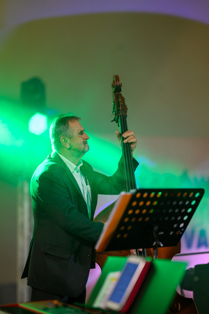 Starówka Jazz Festival 2025 - Koncert II - Leliwa Jazz Band & Wojciech Kamiński na scenie amfiteatru letniego