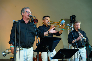 Starówka Jazz Festival 2025 - Koncert III - RB Dixie Five na scenie tarnowskiego amfiteatru