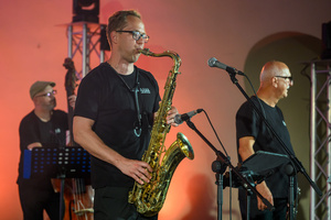 Starówka Jazz Festival 2025 - Koncert III - South Silesian Brass Band na scenie tarnowskiego amfiteatru