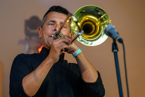 Starówka Jazz Festival 2025 - Koncert III - RB Dixie Five na scenie tarnowskiego amfiteatru