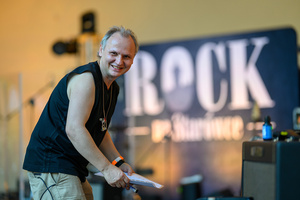 Rock na Starówce - Na scenie tuż przed rozpoczęciem koncertu Paweł Mazur - koordynator artystyczny przedsięwzięcia