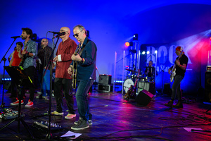 Rock na Starówce - Na scenie wszyscy zaproszeni do udziału w koncercie wokaliści we wspólnej piosence na finał