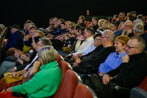 Koncert: Walk Away / Jazzowa jesień w TCK - Publiczność przed koncertem w Kinie Marzenie – oczekiwanie na rozpoczęcie.