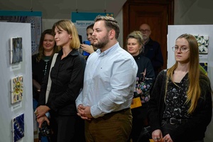 Wernisaż wystawy „Płytka Tarnowska” - Uczestnicy podczas wernisażu
