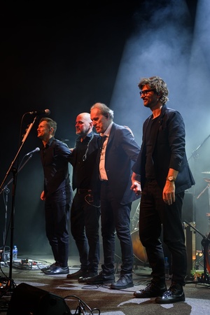 Koncert: John Porter - Helicopters'45 - Na scenie zespół Johna Portera kłania się publiczności