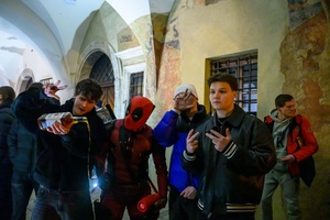 Sylwester na tarnowskim Rynku - Sylwestrowicze witający Nowy Rok