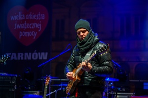 Koncert: 34. Tarnowski Finał WOŚP - Na plenerowej scenie grający zespół Zangaro