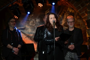 Benefis Bartka Szułakiewicza - Artyści na scenie podczas wspólnego grania.