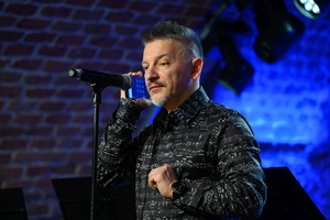 Benefis Bartka Szułakiewicza - Bartek Szułakiewicz występuje na scenie.