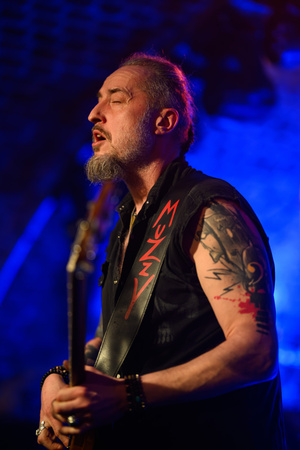 Koncert: The Bad Tales - Paweł „Muzzy” Mikosz - basista The Bad Tales podczas koncertu w Piwnicach TCK