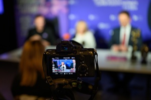 Konferencja prasowa 40. Tarnowskiej Nagrody Filmowej - Organizatorzy TNF przez pryzmat wziernika kamery