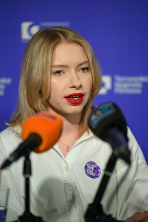 Konferencja prasowa 40. Tarnowskiej Nagrody Filmowej - Magdalena Piątek opowiadająca o programie 40. TNF