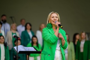 Koncert Chóralne Majówki: Chór Fox Vox - Dyrygenta Chóru Fox Vox zapowiadająca kolejny wielkie przebój, który Fox Vox wykona