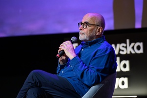 40. TNF: Dzień 2 (23.05.26) - Na scenie Marzenia Michał Kwieciński podczas spotkania z publicznością odpowiadający na pytania widzów