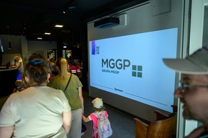 40. TNF: Dzień 5 (26.05.26) - Grupy dziecięce przybywające do kina na projekcje Filmów Młodego Widza