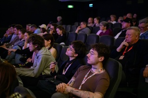 40. TNF: Dzień 7 (28.05.26) - Widzowie w sali kinowej podczas spotkania po projekcji filmu "Ministranci" Piotra Domalewskiego