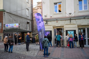 40. TNF: Dzień 7 (28.05.26) - Przed Marzeniem widzowie przybywający na pokaz filmu "Pojedynek" Łukasza Palkowskiego
