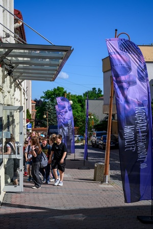 40. TNF: Dzień 7 (28.05.26) - Najmłodsi widzowie przybywający do Marzenia na projekcje Filmów Młodego Widza